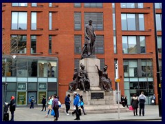 Wellington Monument, Piccadilly Gardens